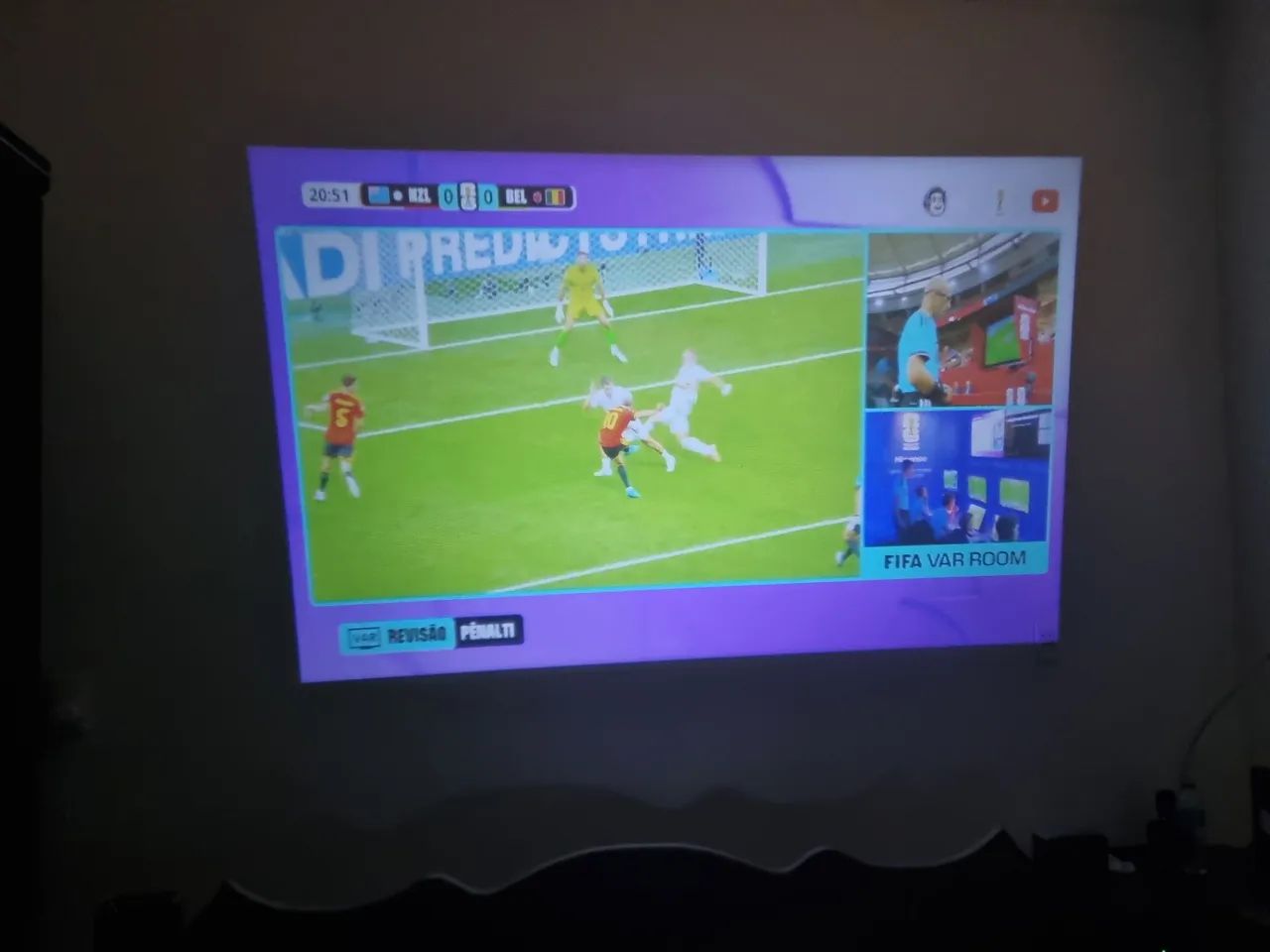 Mini Projetor LED UNIC UC46 Wi-Fi Ready - Pouquíssimo uso - Completo R$ 125,00 - Foto 3