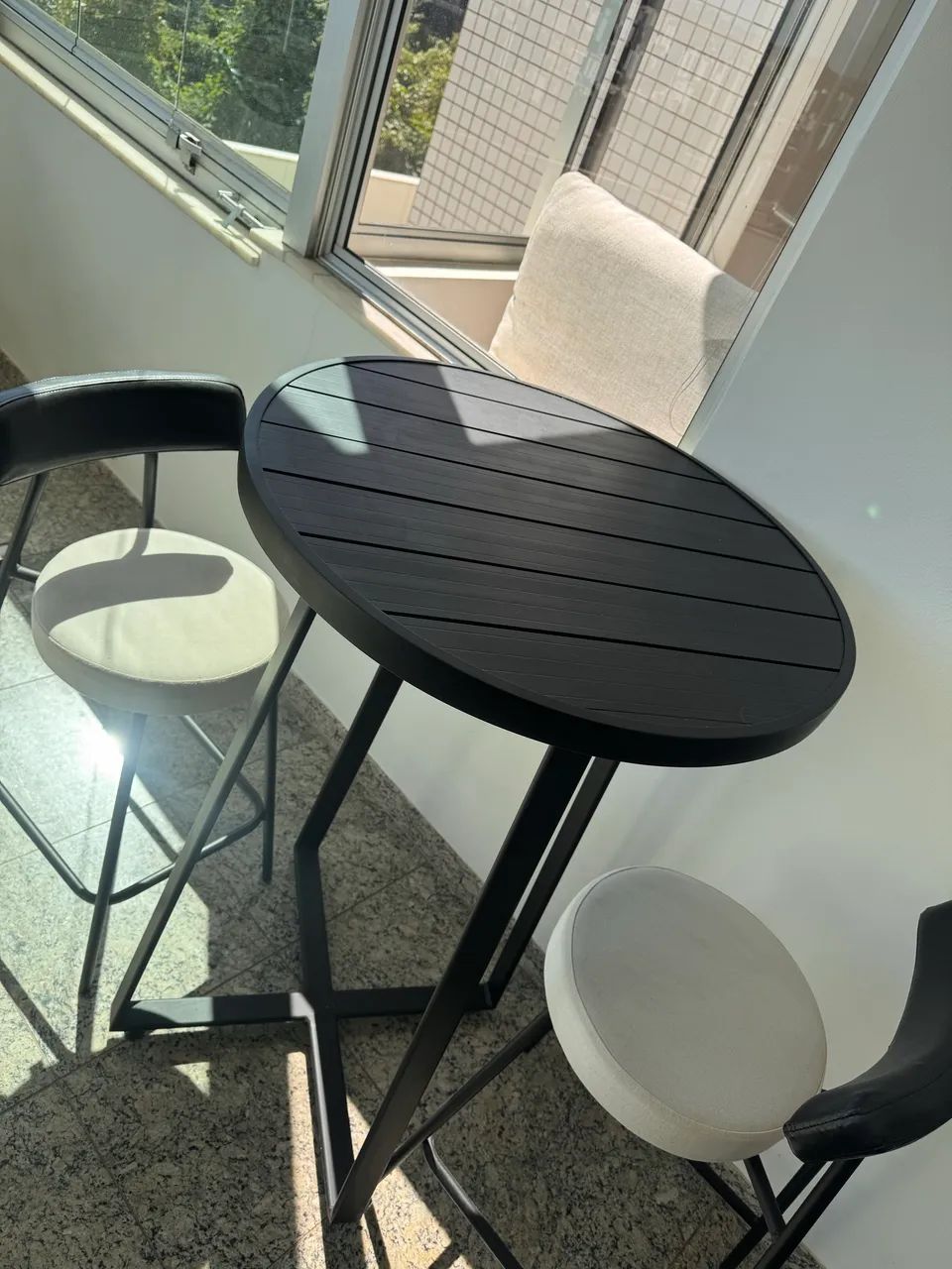 Mesa Bistrô Alta Alumínio com banquetas - Foto 5