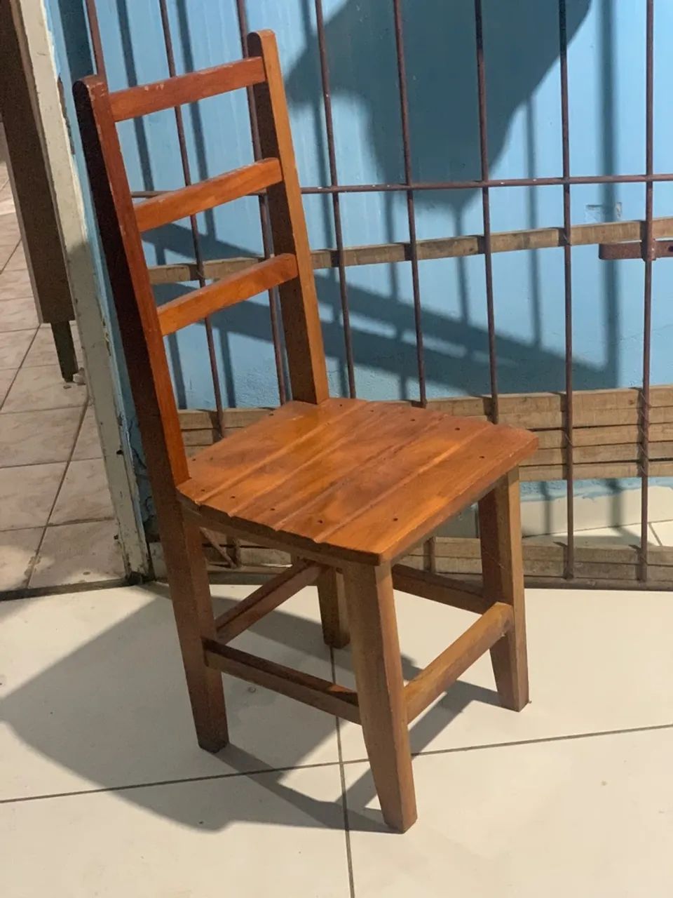Mesa de madeira maciça de Jaca com 6 cadeiras - Foto 2