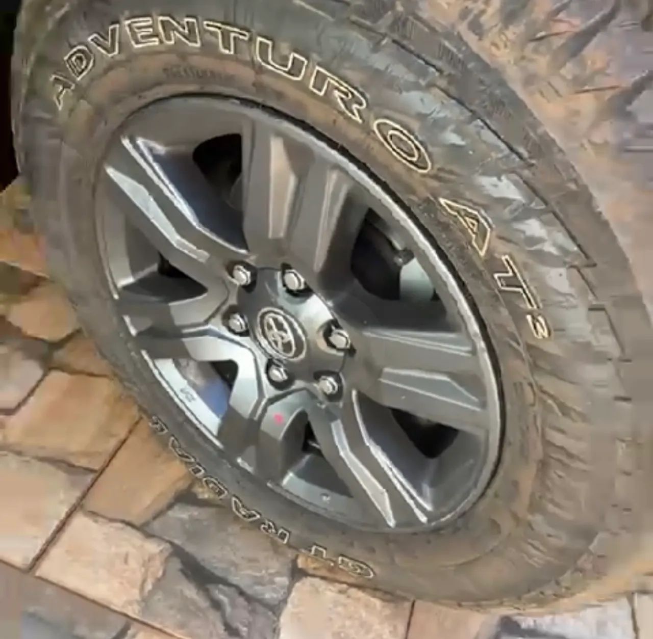 Roda Hilux aro 22 e aro 17