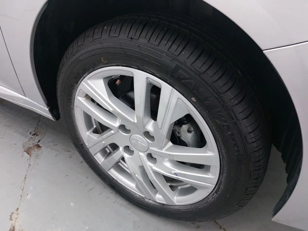 Peugeot 208 Active 1.6 Flex 16V 5p Aut., foto 13 de 18