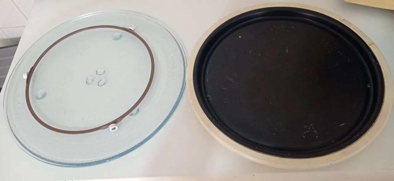 Prato de microondas e forma grill. Modelo do microondas: Panasonic Family Panagrill 