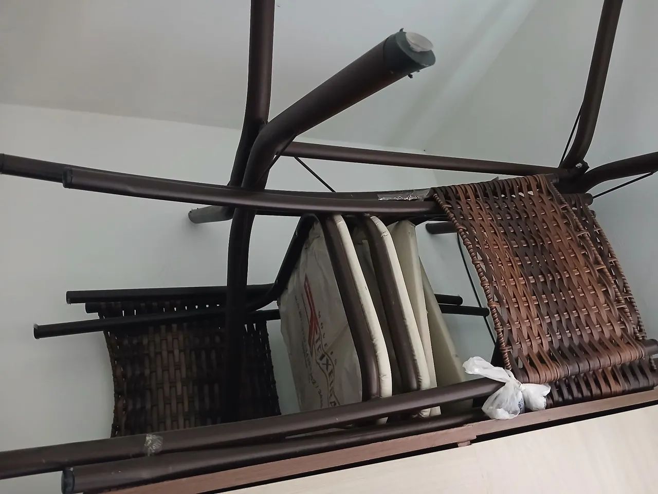 Vende se mesa de 4 cadeiras de  marmore  - Foto 2