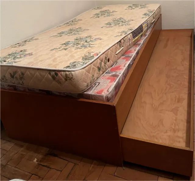 Bicama de Madeira com 2 Colchões - Foto 2