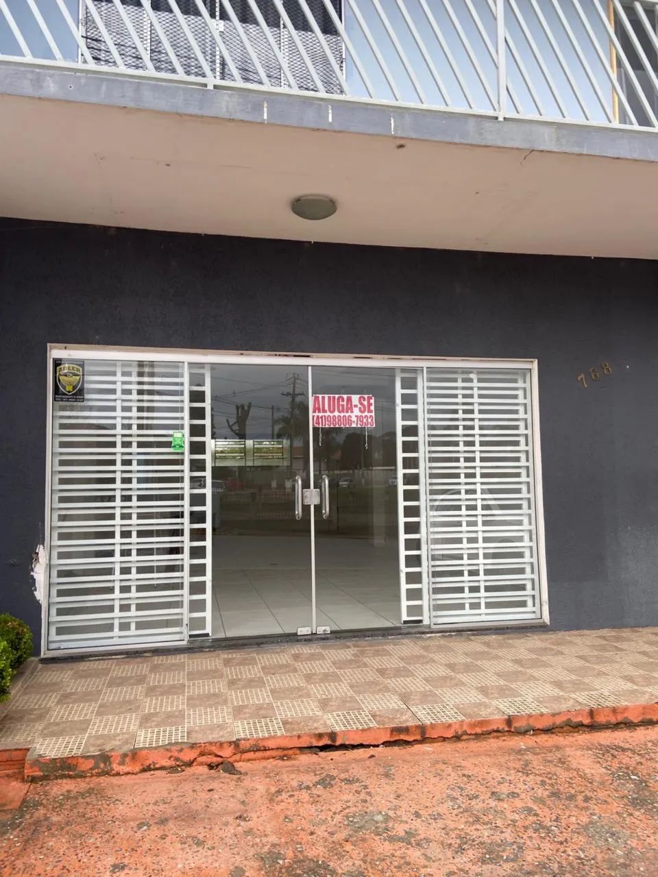 Alugo Sala Comercial - Campo do Tenente 