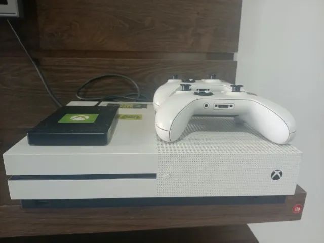 Xbox One S 1T + 2 Controles  - Foto 2
