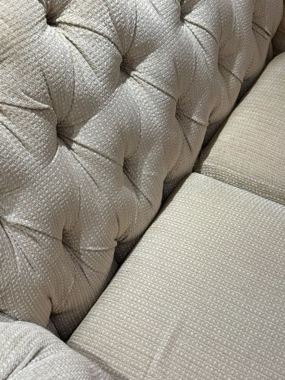 sofa dois lugares classico capitonê  - Foto 4