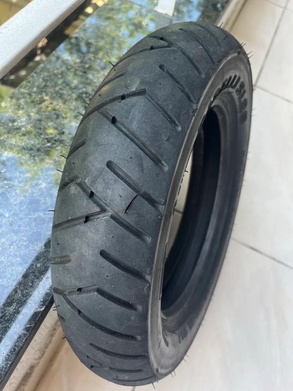Pneu Pirelli 90/90-10 (seminovo) - Foto 2