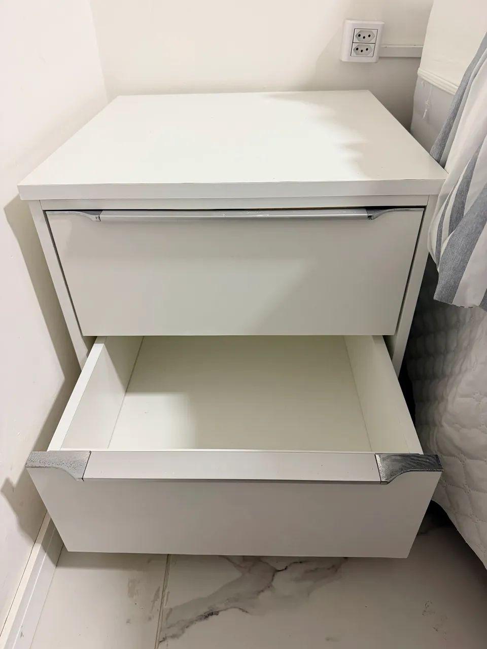 Vendo 01 Criado-mudo / Mesa de Cabeceira - Foto 4