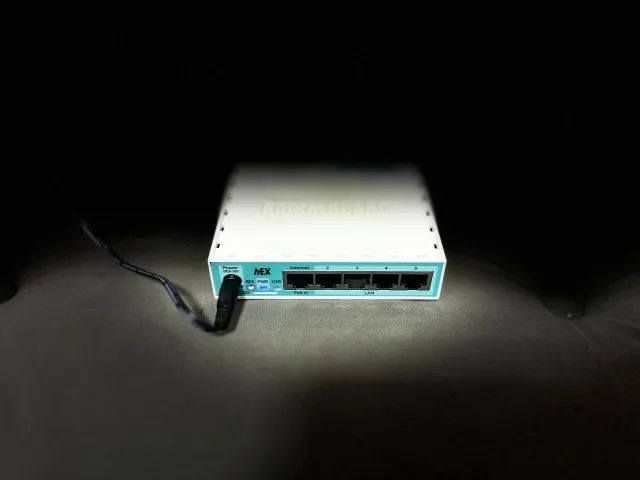 Roteador MikroTik hEX RB750Gr3 - Foto 3