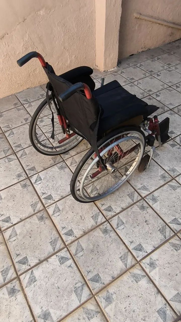 Cadeira de rodas  - Foto 2