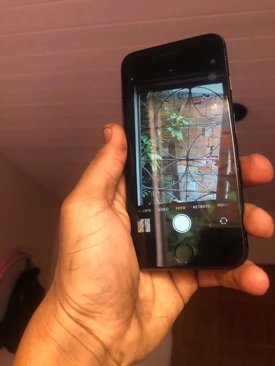 VENDE-SE IPHONE SE 2 GERAÇÃO BOM PRA XITA NO FREE FIRE - Foto 5