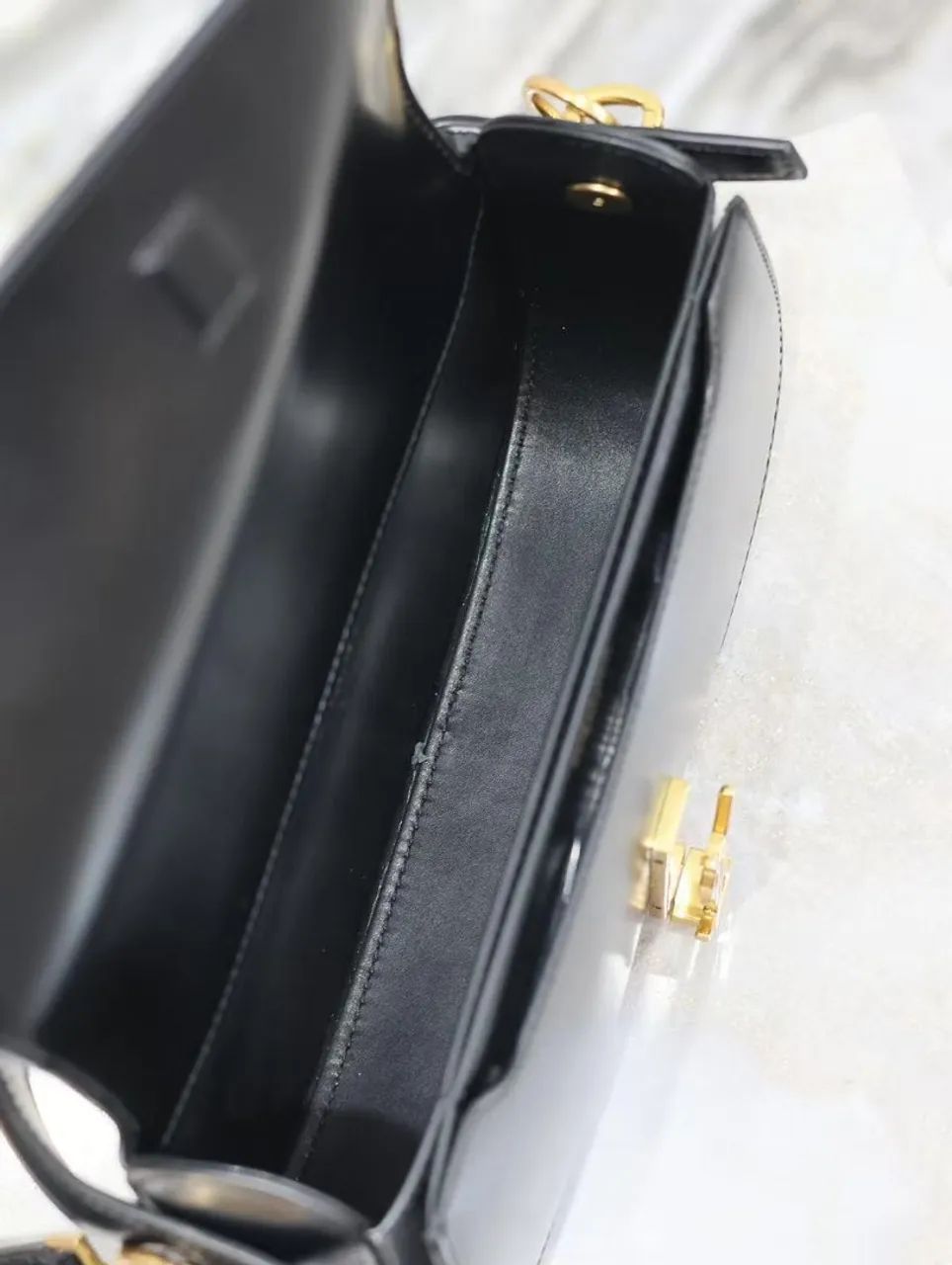 Bolsa YSL Voltaire Top Handle em couro  - Foto 5