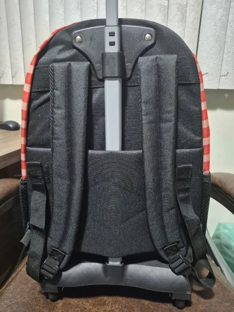 Mochilas com rodas e puxador luxo novas!!!! - Foto 2