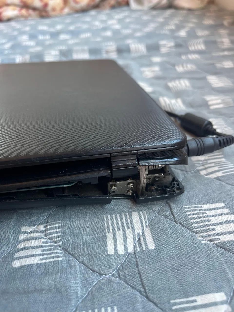 Notebook Samsung Essentials NP300E5M - Para conserto ou peças - Foto 4