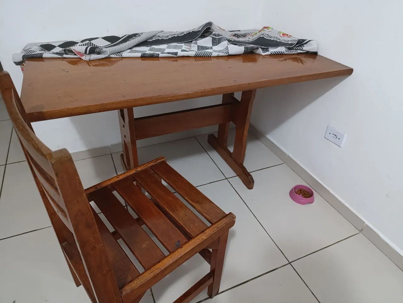 Vendo mesa de madeira.