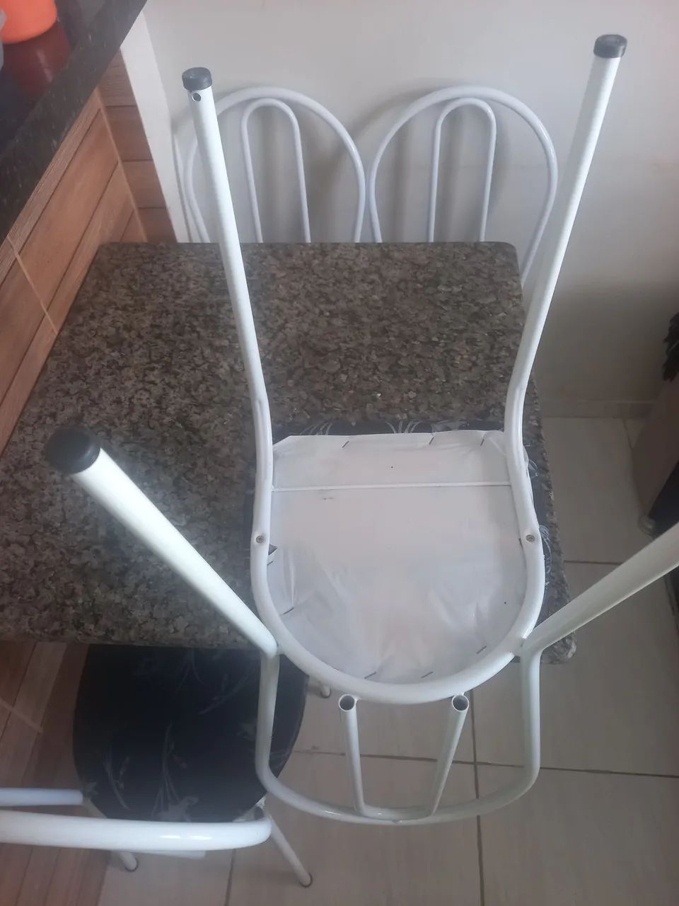Conjunto de Mesa e Cadeiras - Foto 4