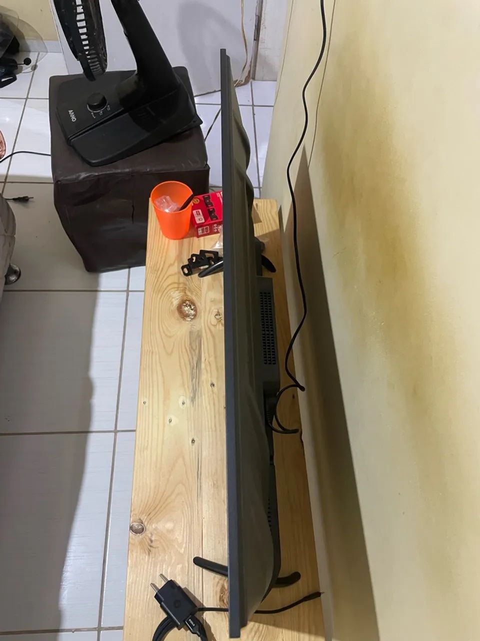 TV LED 32 polegadas menos de 3 meses de uso