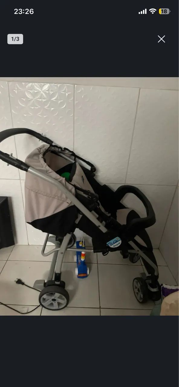 Carrinho de bebê e bebê conforto 