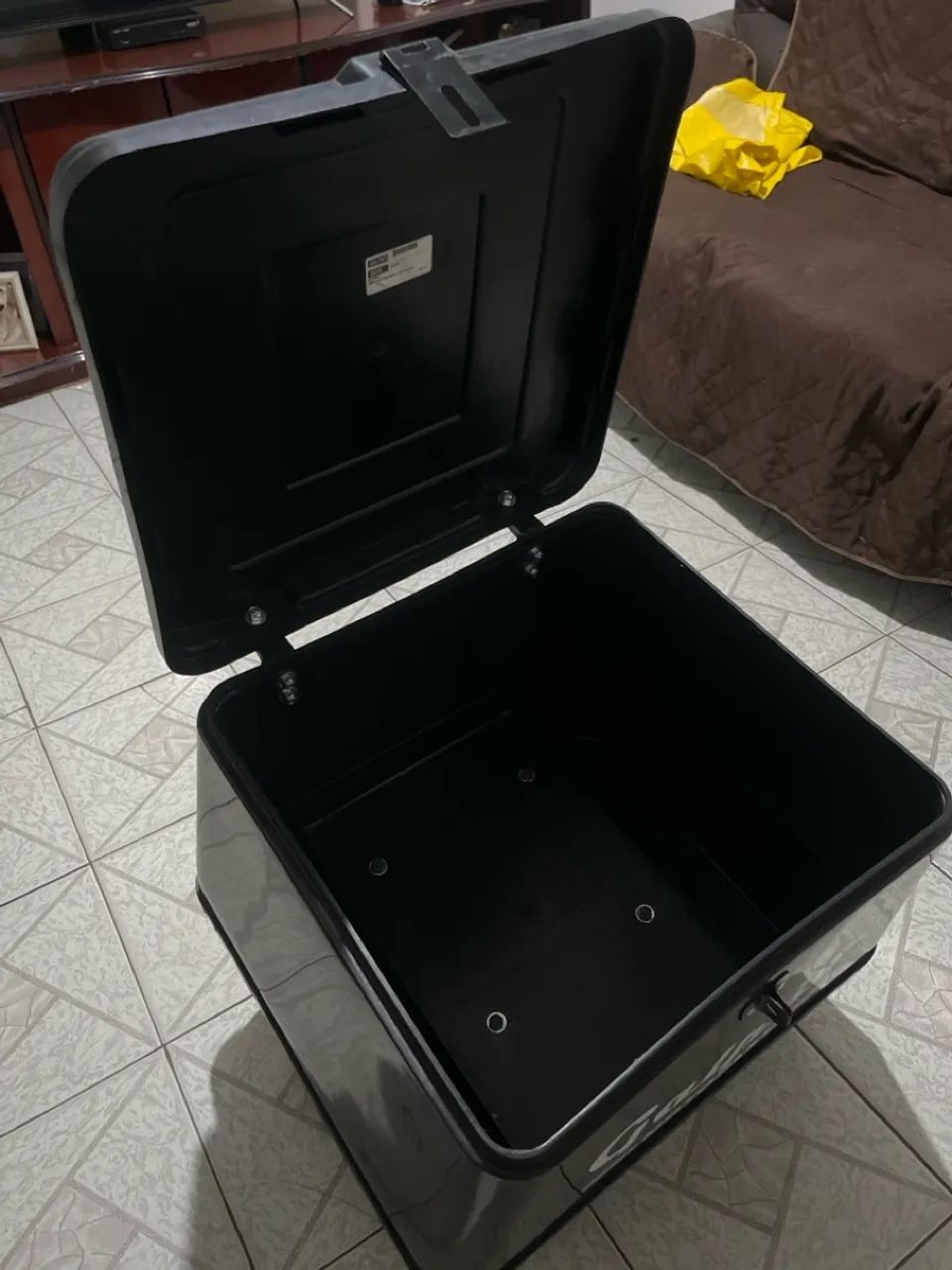 Baú com suporte 