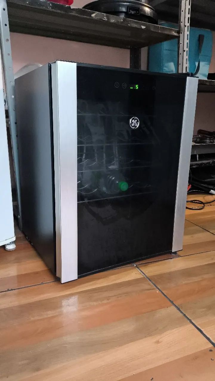 Adega refrigerada 