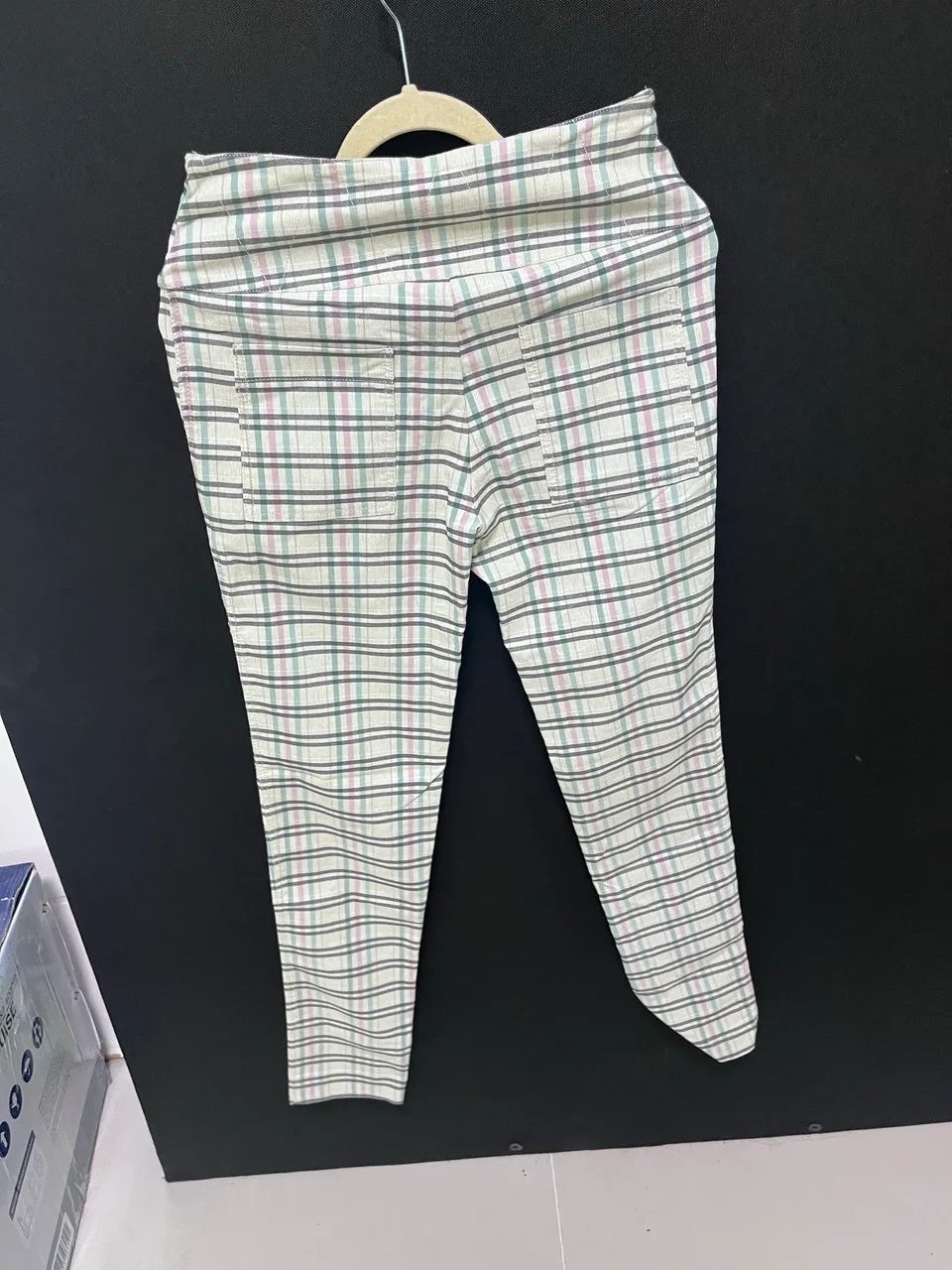 Calça quadriculada  - Foto 4