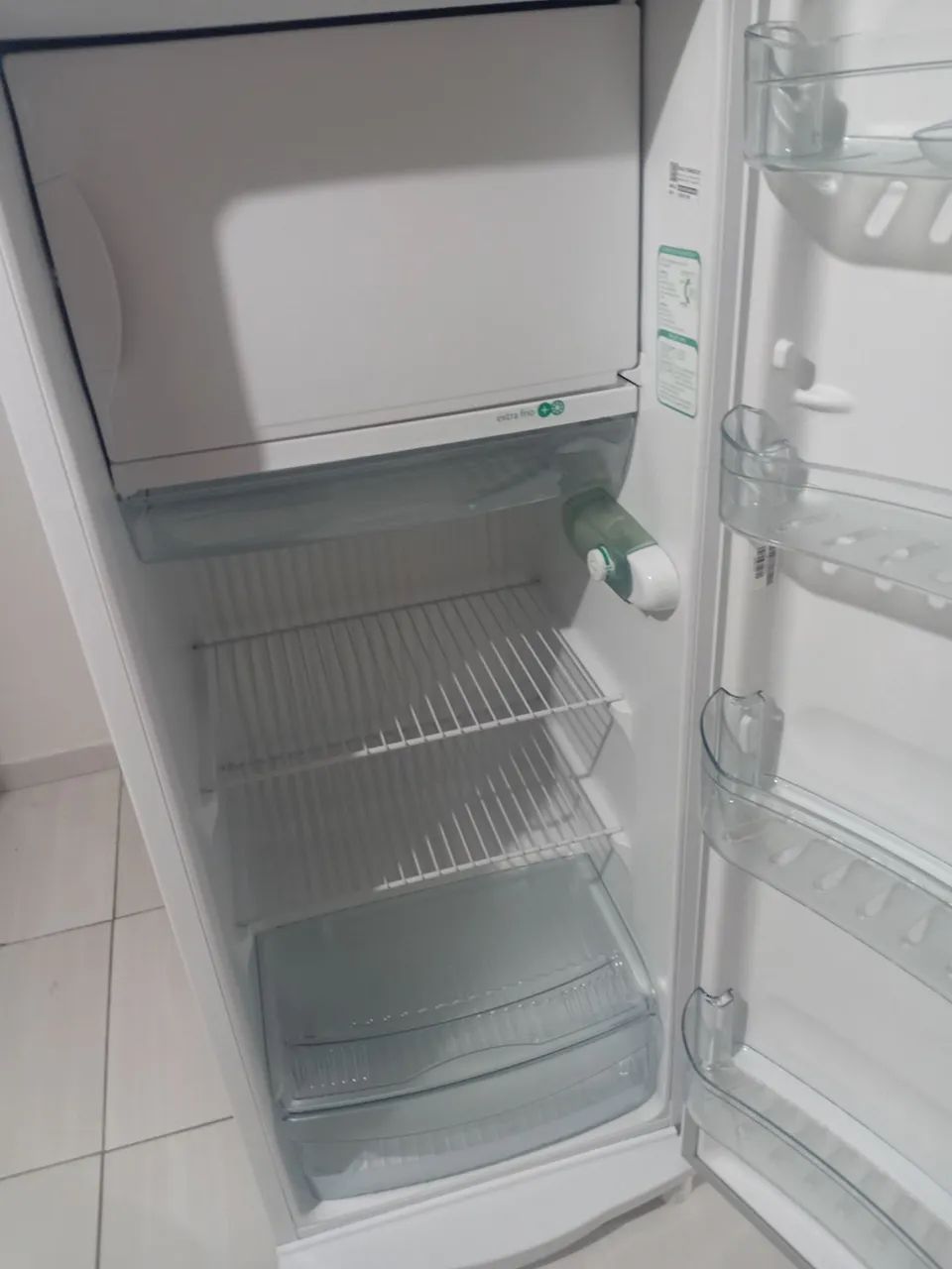 Geladeira nova 261litros 