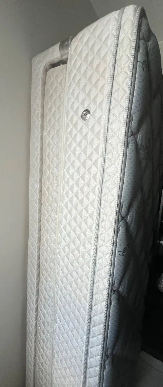 Cama com cama auxiliar 