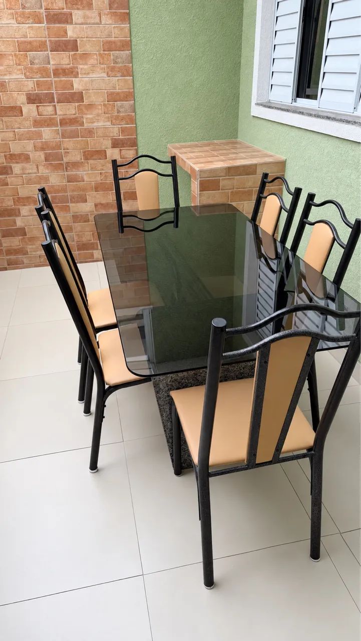Mesa de jantar com 6 cadeiras