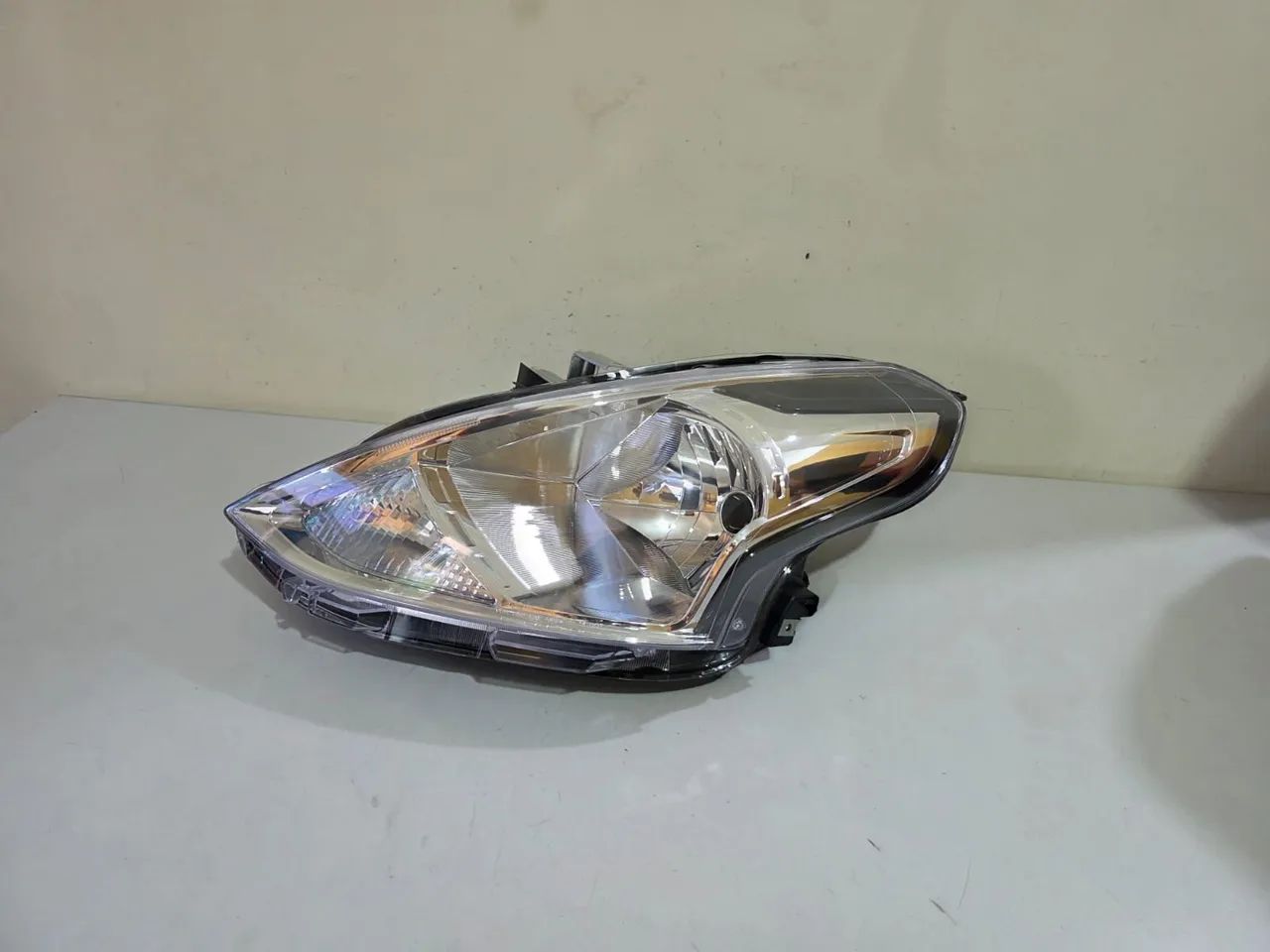 Farol esquerdo Versa 2015/2016/2017/2018/2019/2020