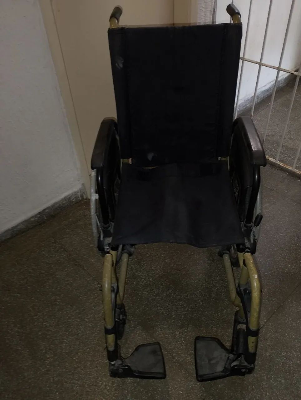 Vendo cadeira de rodas ortobras  - Foto 3