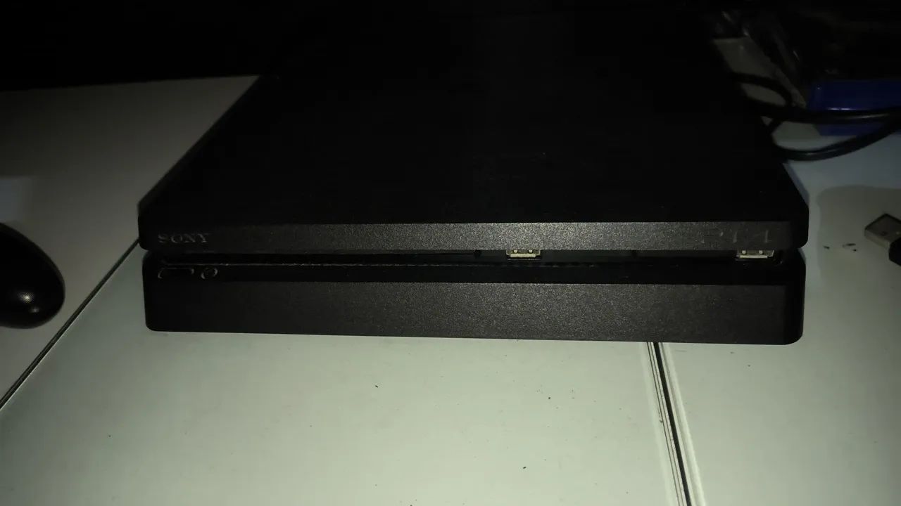 Ps4 com 2 controles originais 