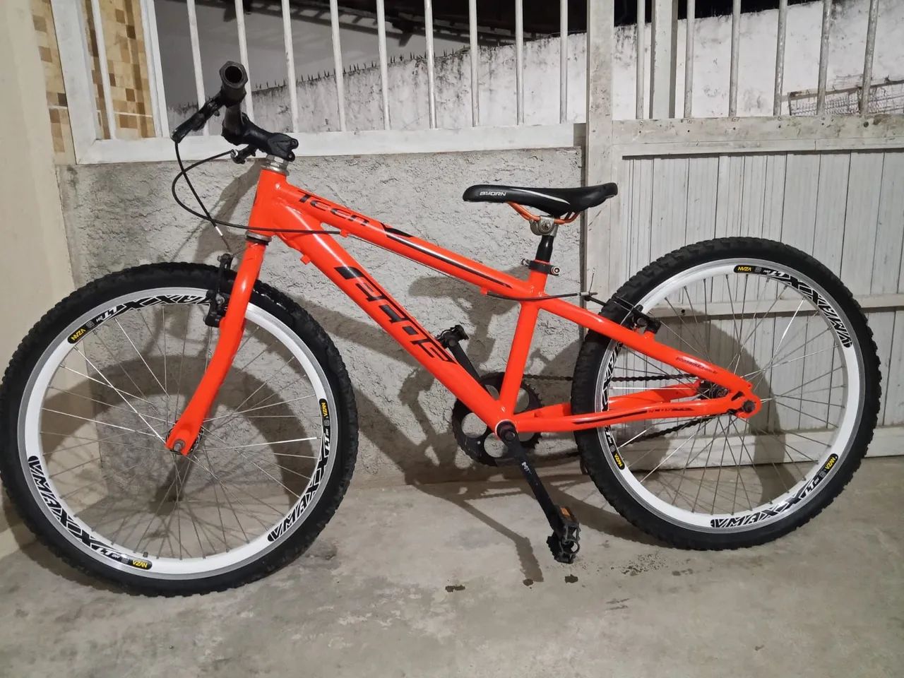Bicicleta semi nova 