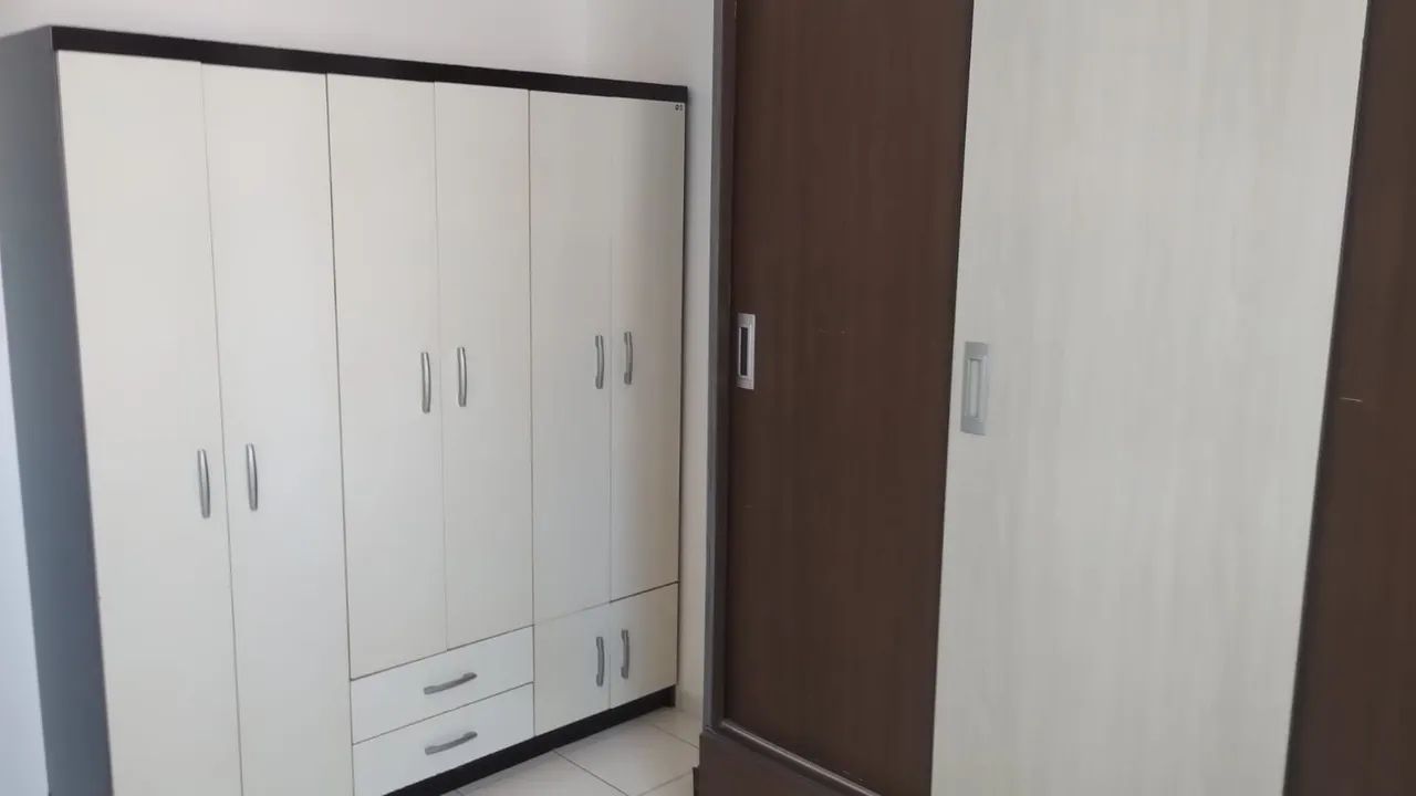 Guarda roupa solteiro, branco em bom estado  - Foto 2