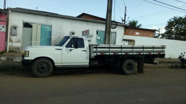 Fazer frete e mudanças caminhão F-4000 - Foto 2