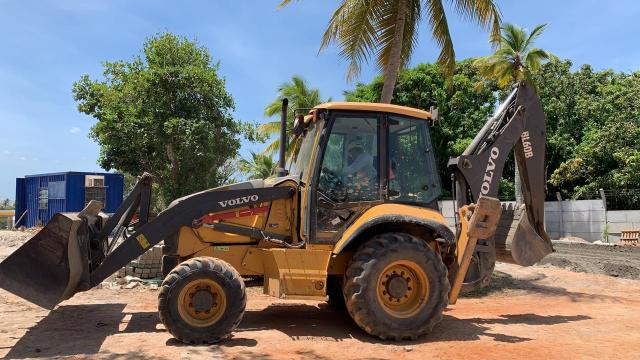Vendo Retroescavadeira volvo 2014 4x4(oportunidade) - Foto 3