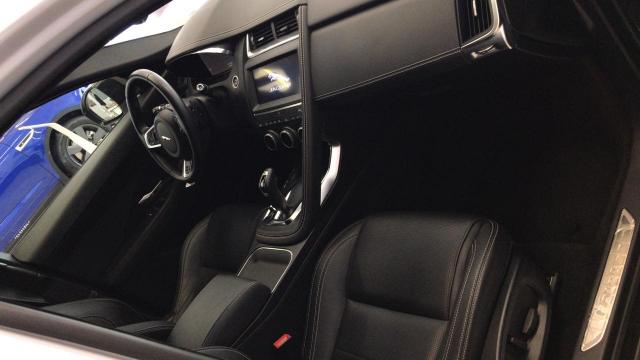 JAGUAR E-PACE 2018/2018 2.0 16V P250 GASOLINA R-DYNAMIC S AWD AUTOMÁTICO - Foto 3