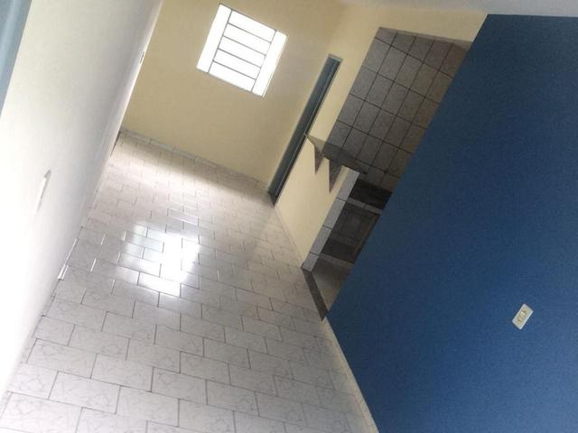 Ótima casa recém reformada no Bairro Aeroporto - Foto 3