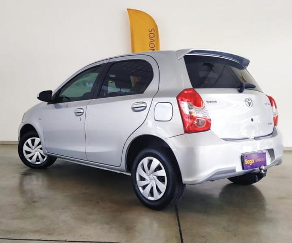 TOYOTA ETIOS HB XS 15 MT - Foto 4