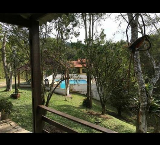Chácara com casa de alto padrão e com linda e imensa piscina.(Tel. *) - Foto 3