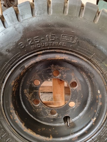 Pneu para empilhadeira - 1697 - Foto 3