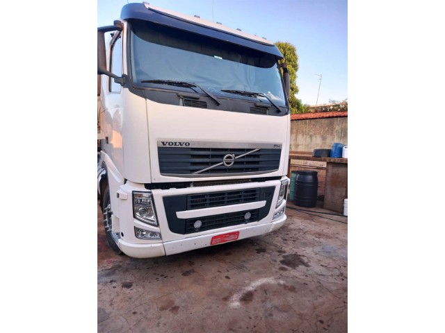 Volvo FH 440 I-shift 10/11 Bi-caçamba Randon 18/18