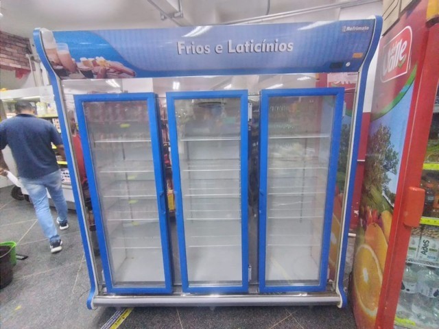 Expositor de frios e laticinios 3 portas (novo)