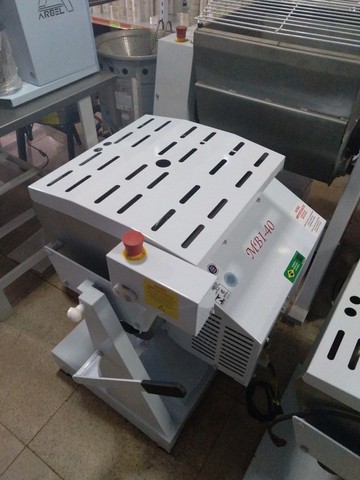 Amassadeira basculante 40 kg