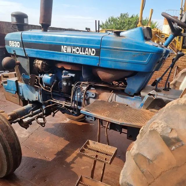 Trator New Holland 