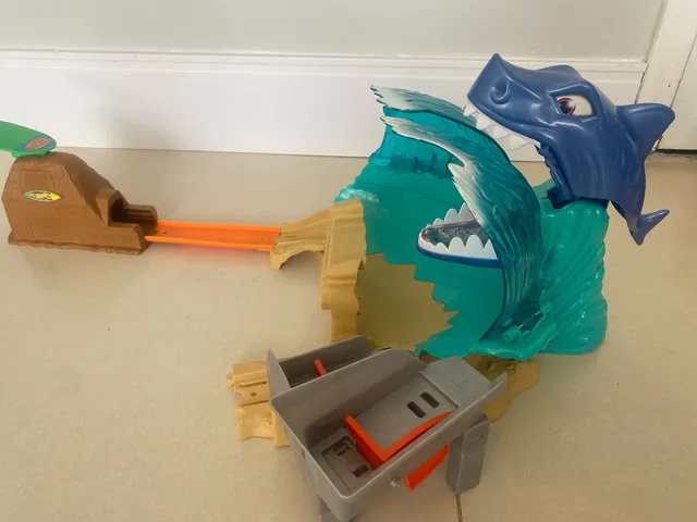Pista Hot Wheels Monster Trucks Batalha Do Tubarão Mecha - Mattel