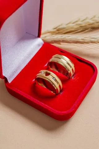 Par de alianças coração vazado casamento 8mm  - Foto 3