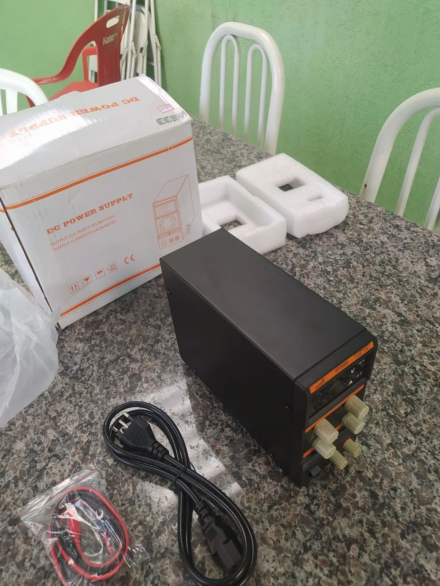 Fonte de Alimentação DC GF305D - 0-30V 0-5A - Foto 2