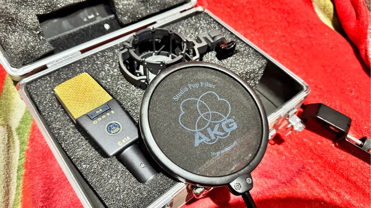 Microfone profissional AKG C414 completo na case  - Foto 4