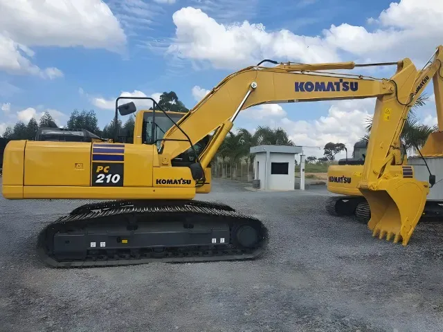 Escavadeira Komatsu PC210 ano 2024 (repasse)